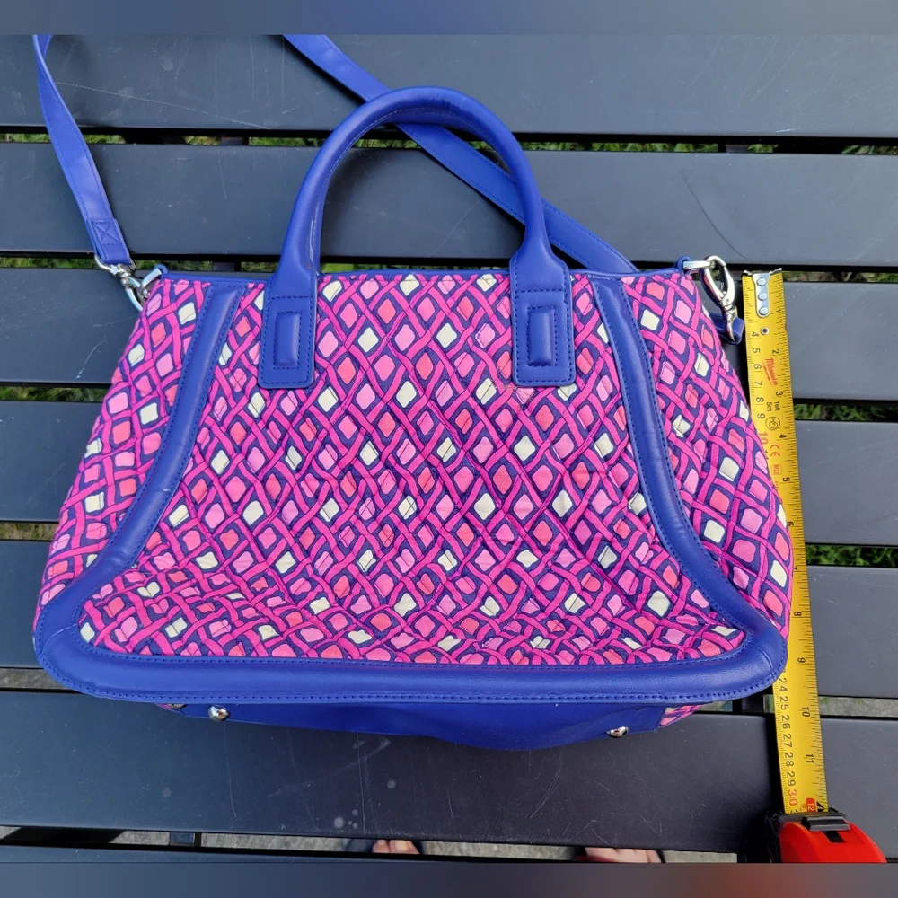 Vera Bradley purse with shoulder strap in excellent condition. - Picture 4 of 9